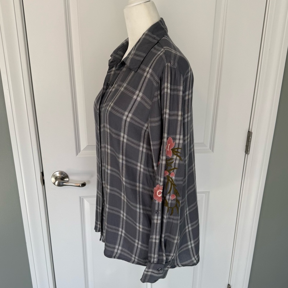NWT Francesca’s Embroidered Sleeve Plaid Shirt, S